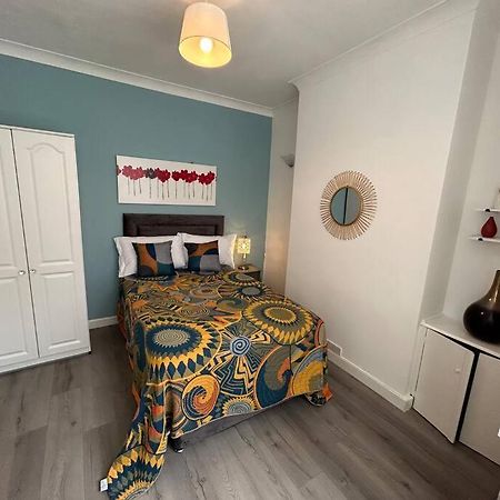 Spacious Homely 3 Bed Property Newcastle-under-Lyme Eksteriør bilde