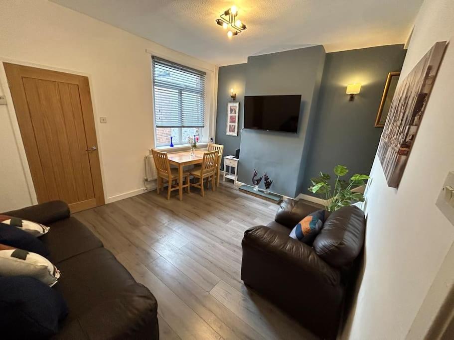 Spacious Homely 3 Bed Property Newcastle-under-Lyme Eksteriør bilde