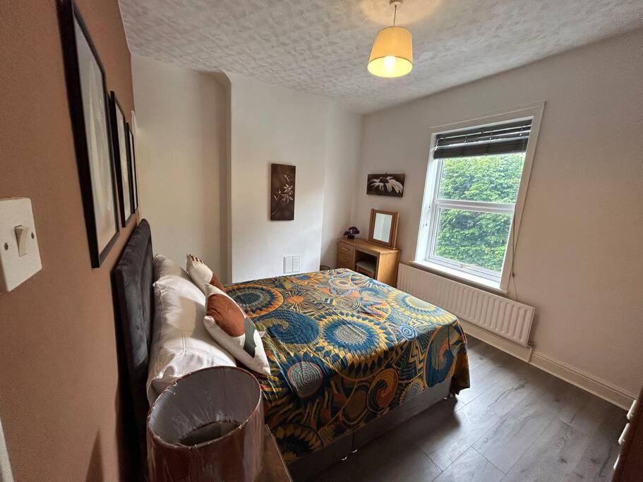 Spacious Homely 3 Bed Property Newcastle-under-Lyme Eksteriør bilde