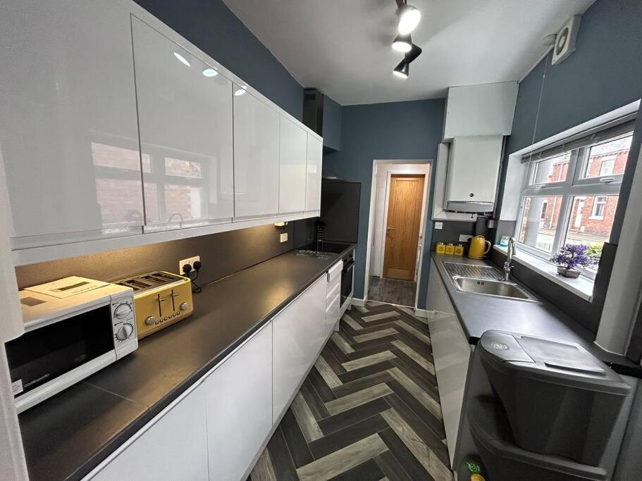 Spacious Homely 3 Bed Property Newcastle-under-Lyme Eksteriør bilde