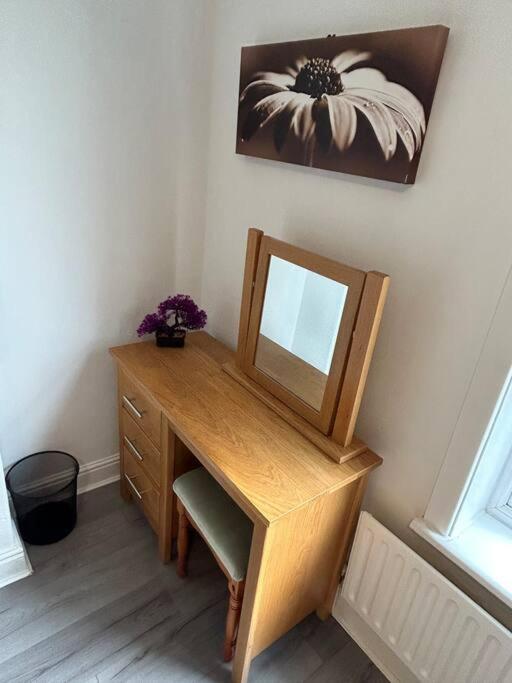 Spacious Homely 3 Bed Property Newcastle-under-Lyme Eksteriør bilde